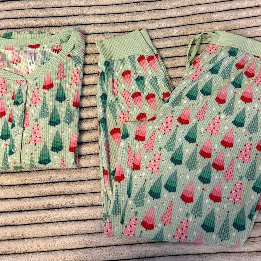 Women's Festive Tree Pattern Pajama Set